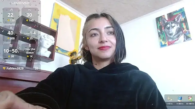 ZoeBakers  online show from February 6, 2025, 1:32 pm