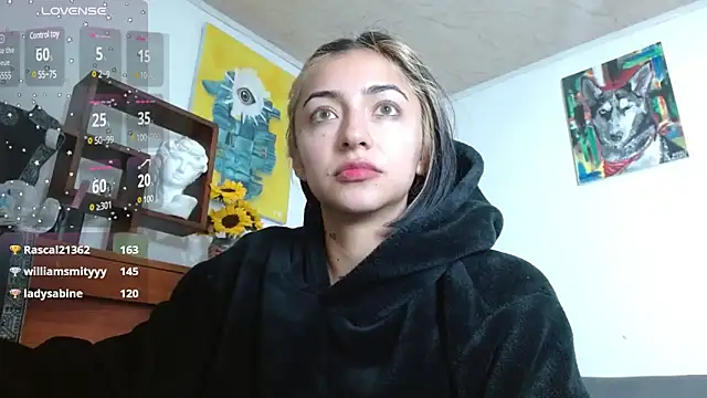 ZoeBakers  online show from February 11, 2025, 4:02 pm