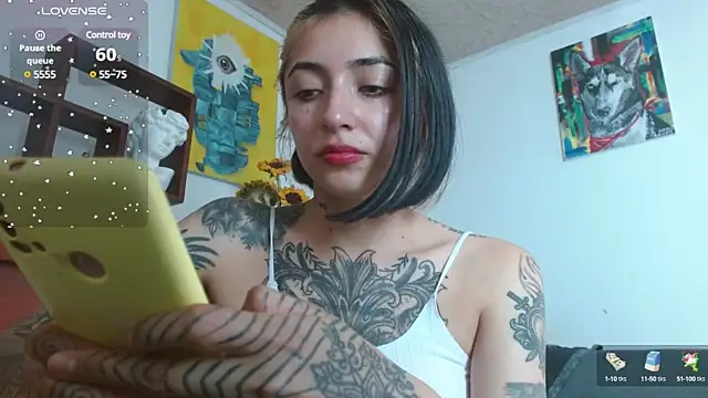 ZoeBakers  online show from February 18, 2025, 5:42 pm