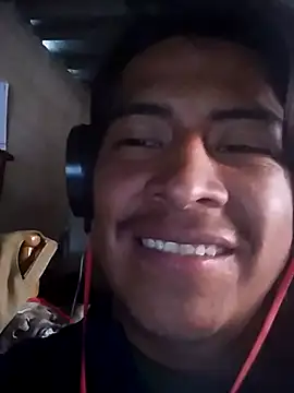 Snapshot of davidatration15 chatting on September 24, 2025, 6:33 pm davidatration15 online show from September 24, 2025, 6:33 pm