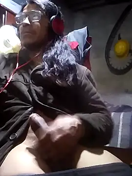 Snapshot of davidatration15 chatting on October 18, 2025, 2:47 am davidatration15 online show from October 18, 2025, 2:47 am