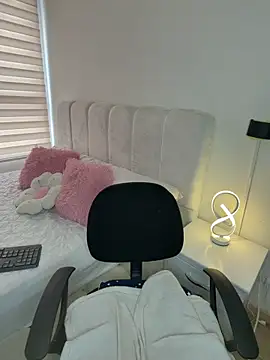 Zoe olsen online show from June 2, 2026, 8:33 pm