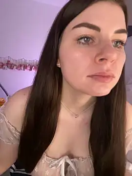 EllyNora online show from December 4, 2025, 3:21 pm