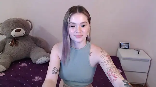 miaacatt online show from March 10, 2025, 9:53 am