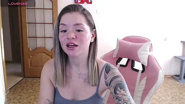 miaacatt online show from December 1, 2025, 6:29 am