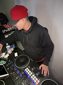 Snapshot of PeterGrandee chatting on December 14, 2024, 10:07 pm PeterGrandee online show from December 14, 2024, 10:07 pm