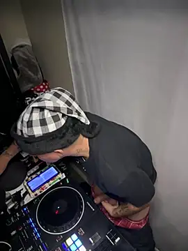 Snapshot of PeterGrandee chatting on December 26, 2024, 1:51 am PeterGrandee online show from December 26, 2024, 1:51 am