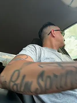 Snapshot of PeterGrandee chatting on October 9, 2025, 7:34 pm PeterGrandee online show from October 9, 2025, 7:34 pm