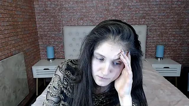 Holliy Cooper online show from January 28, 2025, 1:27 pm