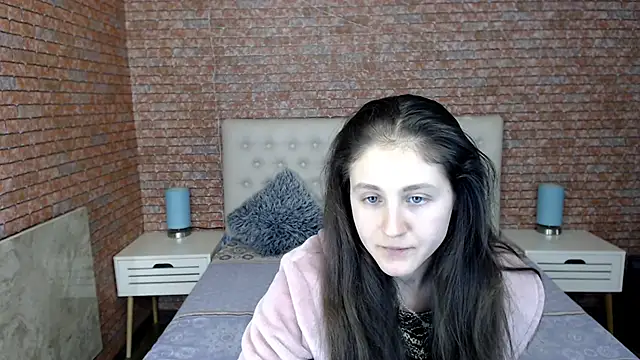 Holliy Cooper online show from February 10, 2025, 1:55 pm