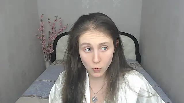 Holliy Cooper online show from February 19, 2025, 8:41 pm