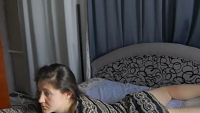 Holliy Cooper online show from February 25, 2025, 10:04 am