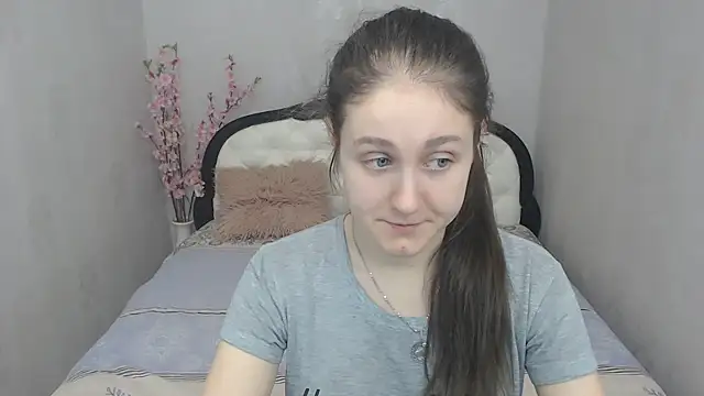 Holliy Cooper online show from March 6, 2025, 9:36 am