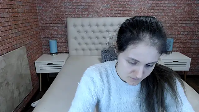 Holliy Cooper online show from March 10, 2025, 1:43 pm