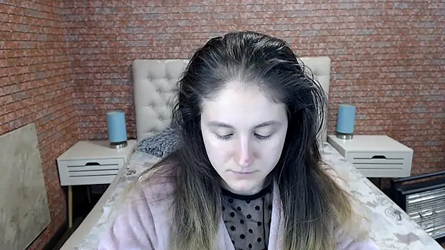 Holliy Cooper online show from October 2, 2025, 8:21 am