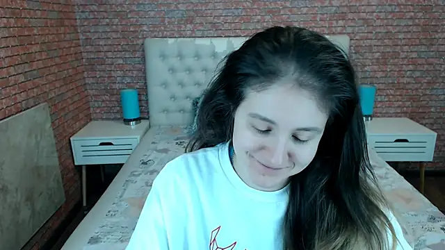 Holliy Cooper online show from November 15, 2025, 8:22 am