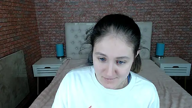 Holliy Cooper online show from November 20, 2025, 8:36 am