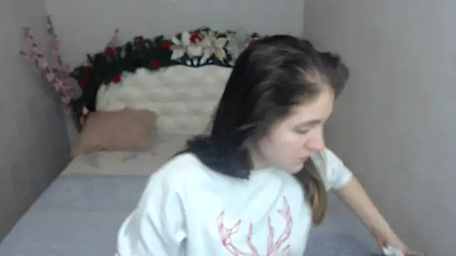 Holliy Cooper online show from January 7, 2026, 9:23 am