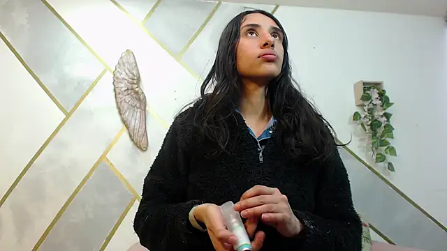 RoxanaCyrano  online show from November 11, 2025, 7:25 pm