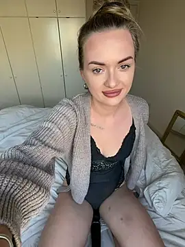 Snapshot of ElenaRebelle chatting on May 16, 2026, 4:53 am ElenaRebelle online show from May 16, 2026, 4:53 am