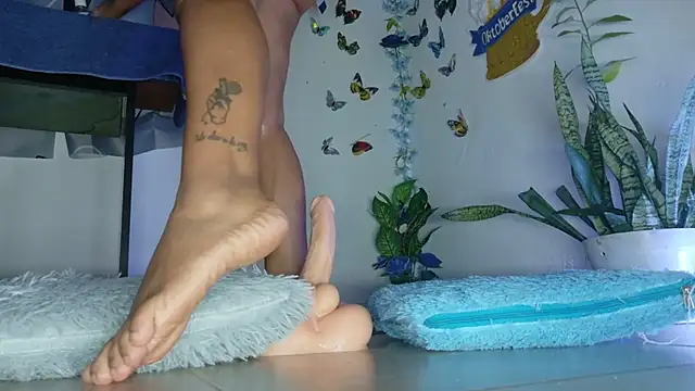 lucy hairypussy83 online show from September 28, 2025, 2:33 pm