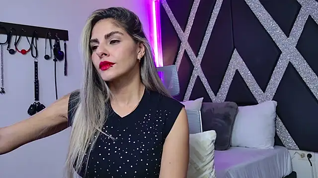 blonde cat15 online show from February 4, 2026, 4:07 am