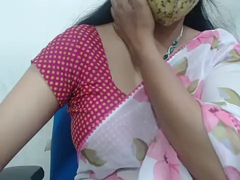 Snapshot of Lovely_Siri_23 chatting on October 28, 2025, 5:00 am Lovely Siri 23 online show from October 28, 2025, 5:00 am