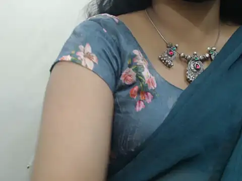 Lovely Siri 23 online show from June 16, 2026, 4:42 pm