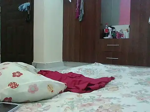 sweet-fancy online show from October 27, 2025, 7:01 am