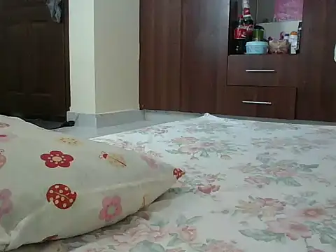 sweet-fancy online show from October 28, 2025, 7:12 am