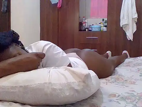 sweet-fancy online show from November 7, 2025, 4:45 am