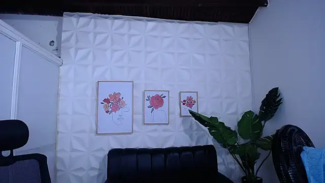 Valentinaa mature online show from November 24, 2025, 9:03 pm