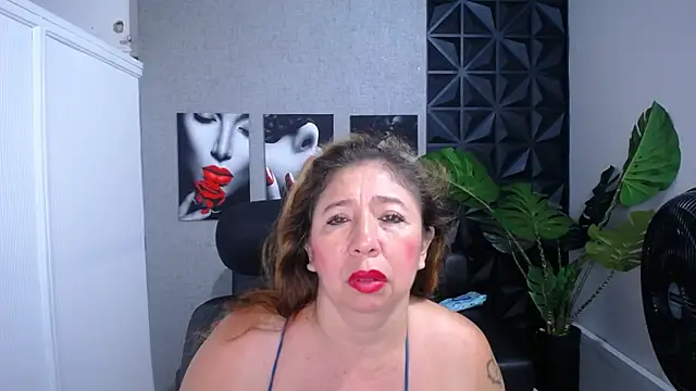 Valentinaa mature online show from April 7, 2026, 9:26 pm