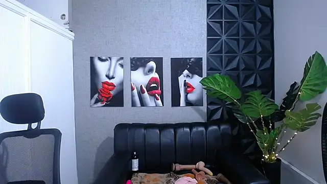 Valentinaa mature online show from April 9, 2026, 6:19 am