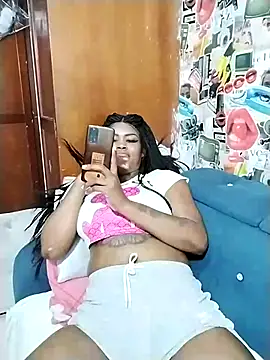 Snapshot of Alissamore3 chatting on February 12, 2025, 11:18 am Alissamore3 online show from February 12, 2025, 11:18 am