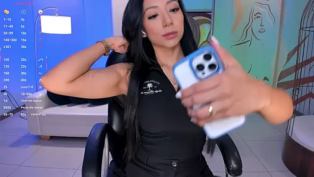 LizzHamilton   online show from October 10, 2025, 9:14 pm