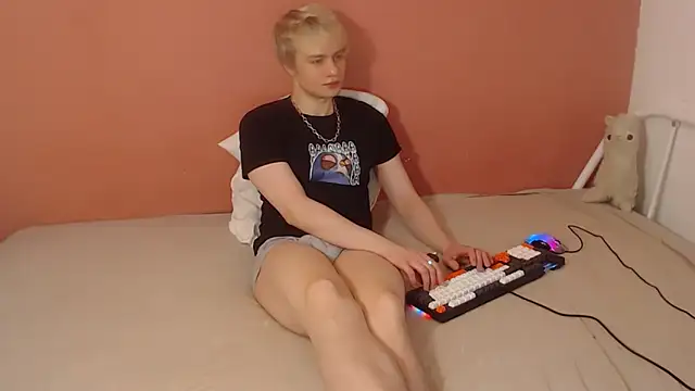 Oliver sweet  online show from April 8, 2026, 1:05 am