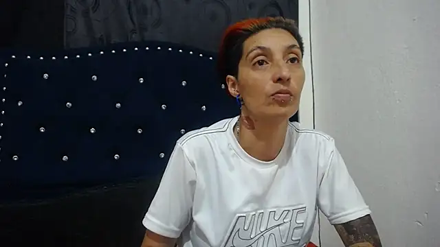 anyu1306 online show from December 11, 2024, 2:52 am