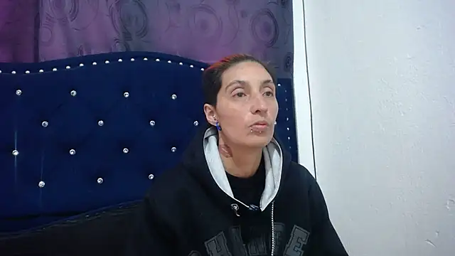 anyu1306 online show from December 17, 2024, 5:36 pm