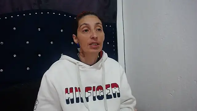 anyu1306 online show from December 18, 2024, 2:17 pm