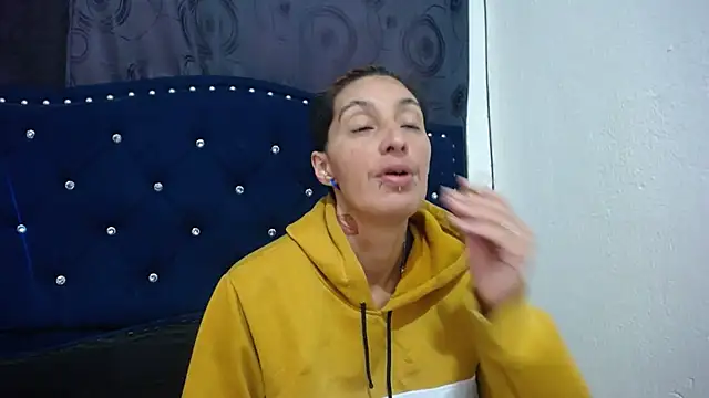 anyu1306 online show from December 20, 2024, 12:38 pm