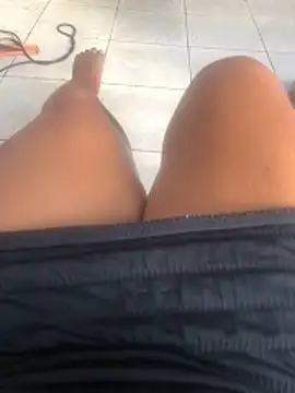 loiradiva29 online show from April 25, 2026, 6:49 pm