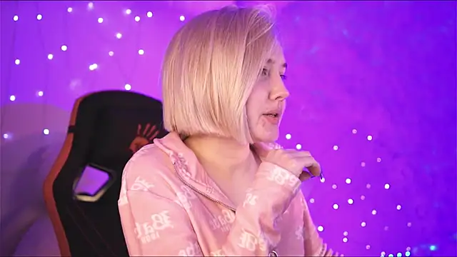 Snapshot of ReiYosimoto chatting on December 13, 2024, 3:11 pm ReiYosimoto online show from December 13, 2024, 3:11 pm