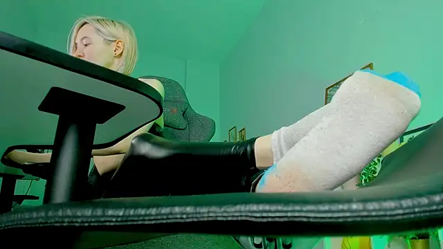 Snapshot of ReiYosimoto chatting on January 3, 2025, 11:57 am ReiYosimoto online show from January 3, 2025, 11:57 am