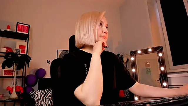 Snapshot of ReiYosimoto chatting on January 18, 2025, 11:32 am ReiYosimoto online show from January 18, 2025, 11:32 am