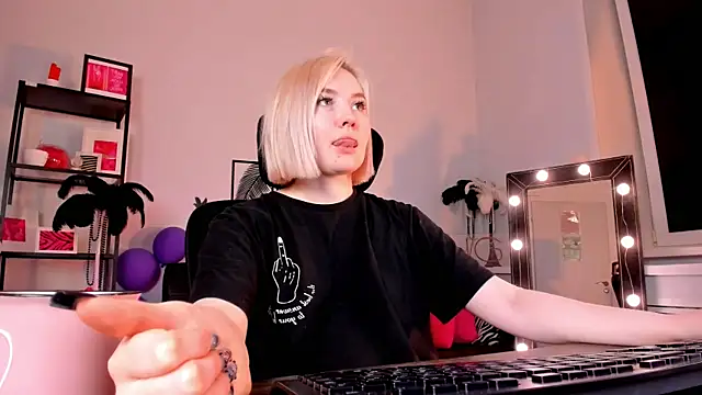 Snapshot of ReiYosimoto chatting on January 18, 2025, 2:33 pm ReiYosimoto online show from January 18, 2025, 2:33 pm