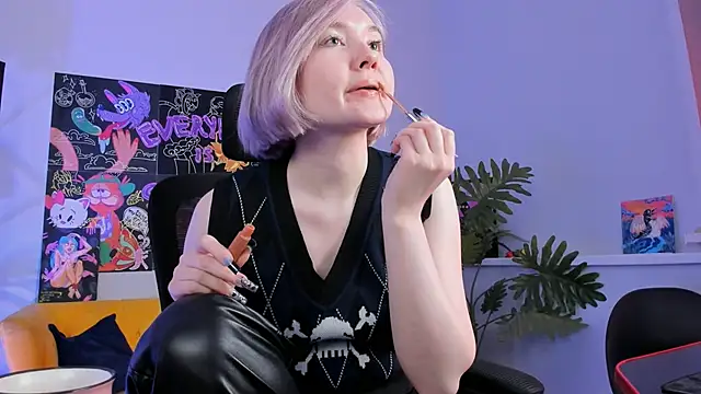 Snapshot of ReiYosimoto chatting on February 15, 2025, 3:17 pm ReiYosimoto online show from February 15, 2025, 3:17 pm