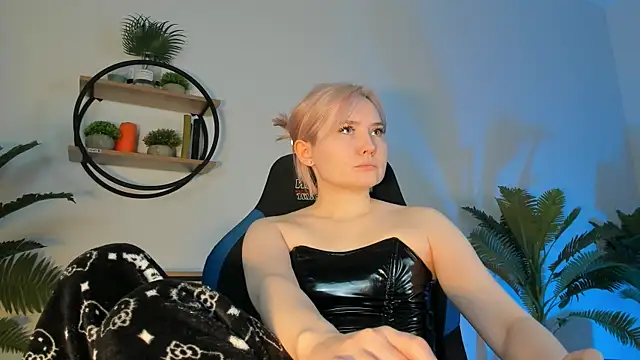 Snapshot of ReiYosimoto chatting on March 8, 2025, 11:37 am ReiYosimoto online show from March 8, 2025, 11:37 am