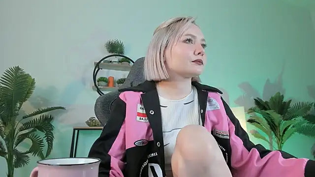 Snapshot of ReiYosimoto chatting on March 15, 2025, 11:40 am ReiYosimoto online show from March 15, 2025, 11:40 am