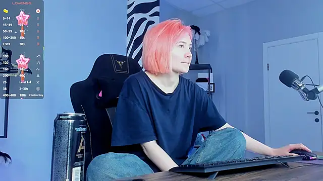 Snapshot of ReiYosimoto chatting on October 4, 2025, 11:52 am ReiYosimoto online show from October 4, 2025, 11:52 am